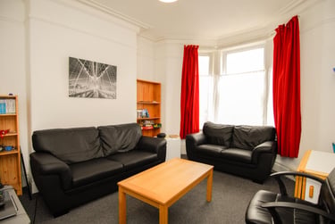 4 bed house, Glen Park Avenue, North Hill, Plymouth, PL46BA - Image 1